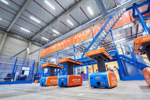 AMR E-fulfilment robots